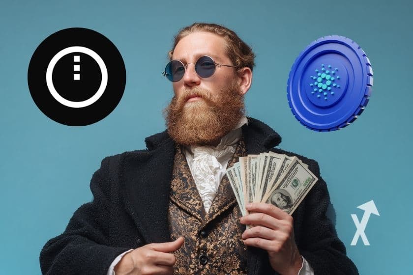 Homme barbu en lunettes rondes tenant des billets de dollars, entre les logos de Midnight et de Cardano